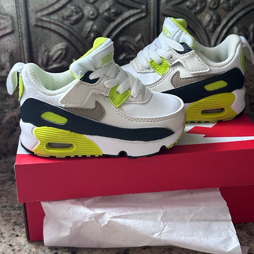 Nike Air Max 90 EasyOn Toddler Sneaker